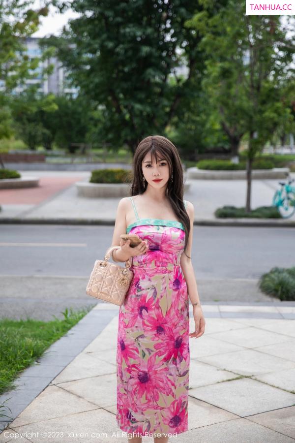   [XiuRen]高清写真图 2023.07.12 No.7065 严利娅Yuliya 网红情人裙第6张图片